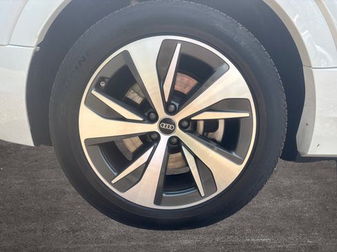 Used 2024 Audi Q8 e-tron Premium Plus w/ Premium Plus Package image 33