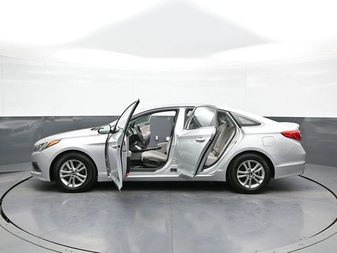 Used 2017 Hyundai Sonata SE image 42