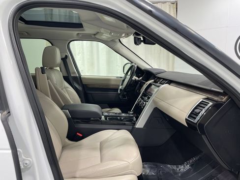 Used 2018 Land Rover Discovery HSE AWD/4WD image 32