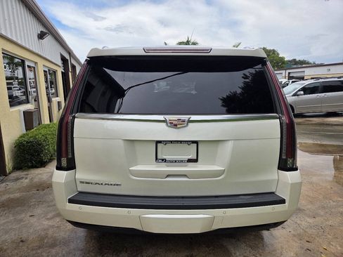 Used 2015 Cadillac Escalade Premium RWD image 5