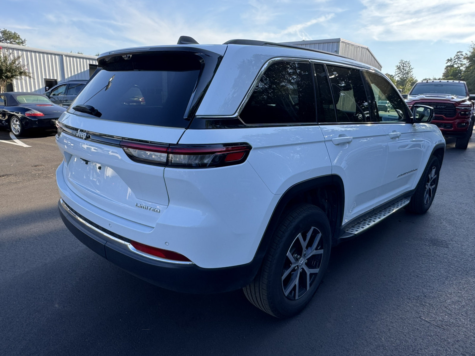 Used 2025 Jeep Grand Cherokee Limited w/ Luxury Tech Group II RWD image 5
