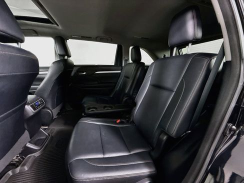 Used 2017 Toyota Highlander XLE AWD/4WD image 23