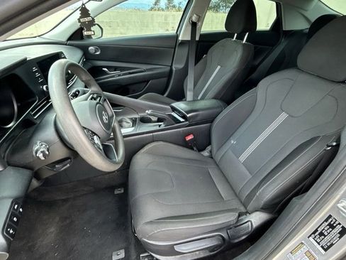 Used 2021 Hyundai Elantra SE image 6