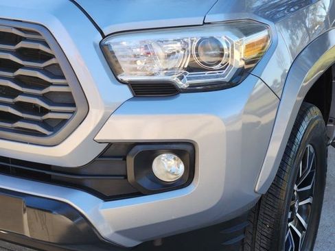 Used 2020 Toyota Tacoma TRD Sport w/ Technology Package image 17