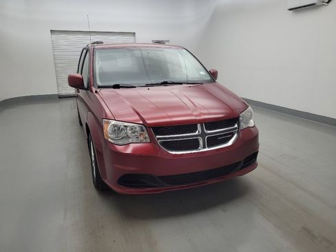 Used 2016 Dodge Grand Caravan SXT w/ Rear Park Assist Package FWD image 14