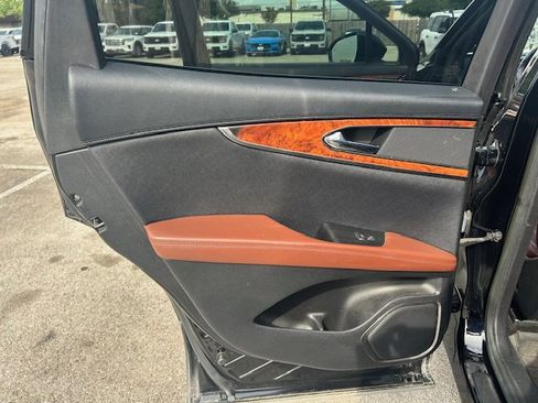 Used 2018 Lincoln MKX Reserve FWD image 11
