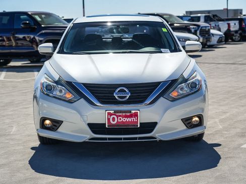 Used 2016 Nissan Altima 2.5 SV w/ Convenience Package FWD image 4