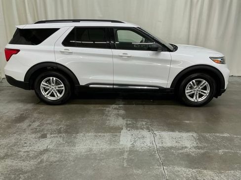 Used 2020 Ford Explorer XLT RWD image 2