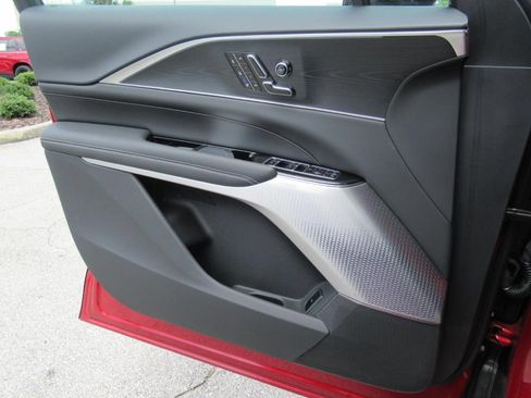 Certified 2025 Cadillac Lyriq Luxury AWD/4WD image 21