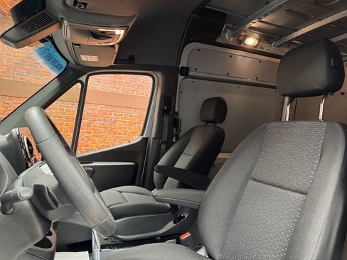 Used 2025 Mercedes-Benz Sprinter 3500 image 24