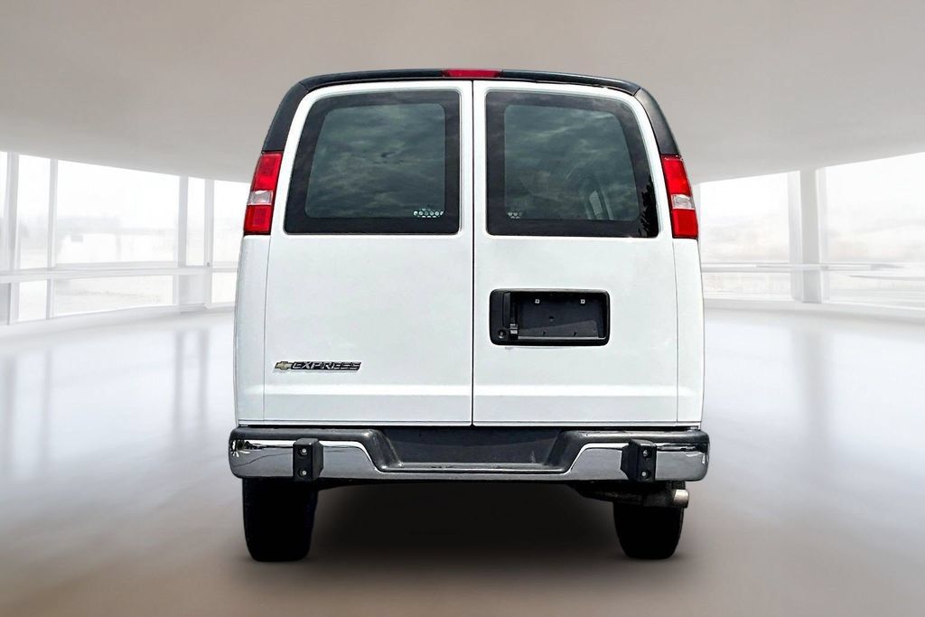 Used 2025 Chevrolet Express 2500 w/ Driver Convenience Package RWD image 5