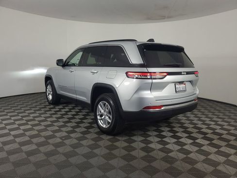 Used 2025 Jeep Grand Cherokee Laredo X image 6