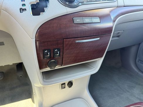 Used 2014 Toyota Sienna Limited w/ Limited Convenience Package FWD image 35