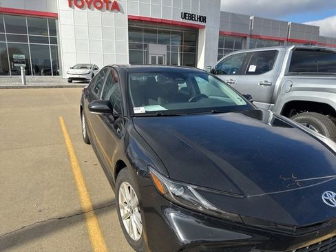 Used 2025 Toyota Camry LE image 2