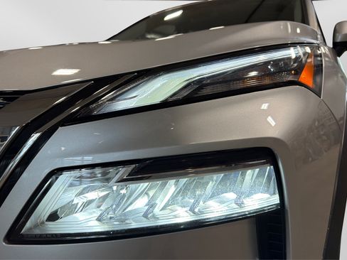 Used 2023 Nissan Rogue SV AWD/4WD image 12