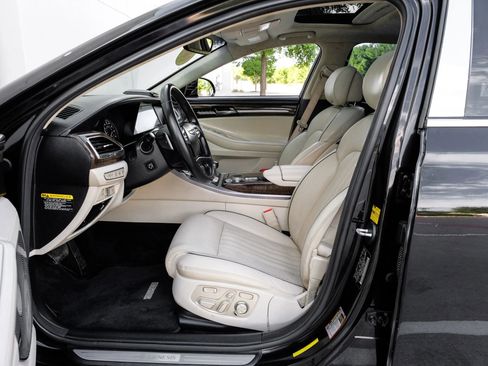 Used 2018 Genesis G90 5.0 Ultimate image 4