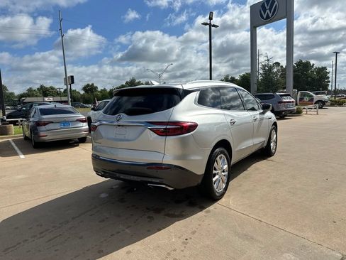 Used 2020 Buick Enclave Premium w/ Sun and Sites Package FWD image 5