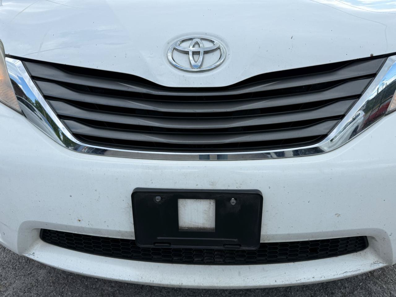 Used 2013 Toyota Sienna XLE w/ Entertainment Pkg FWD image 6