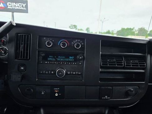 Used 2017 Chevrolet Express 2500 RWD image 16