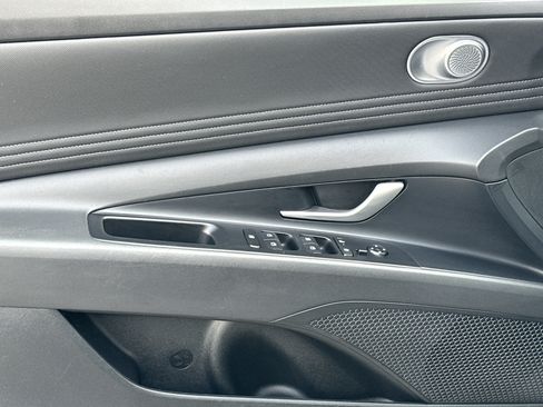 Used 2025 Hyundai Elantra SEL image 10