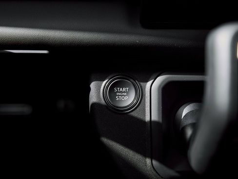 Used 2025 Land Rover Defender 110 V8 image 71