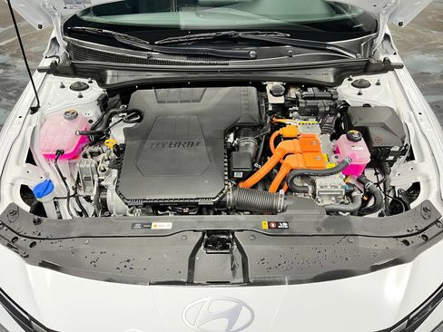 Used 2025 Hyundai Elantra SEL FWD image 8