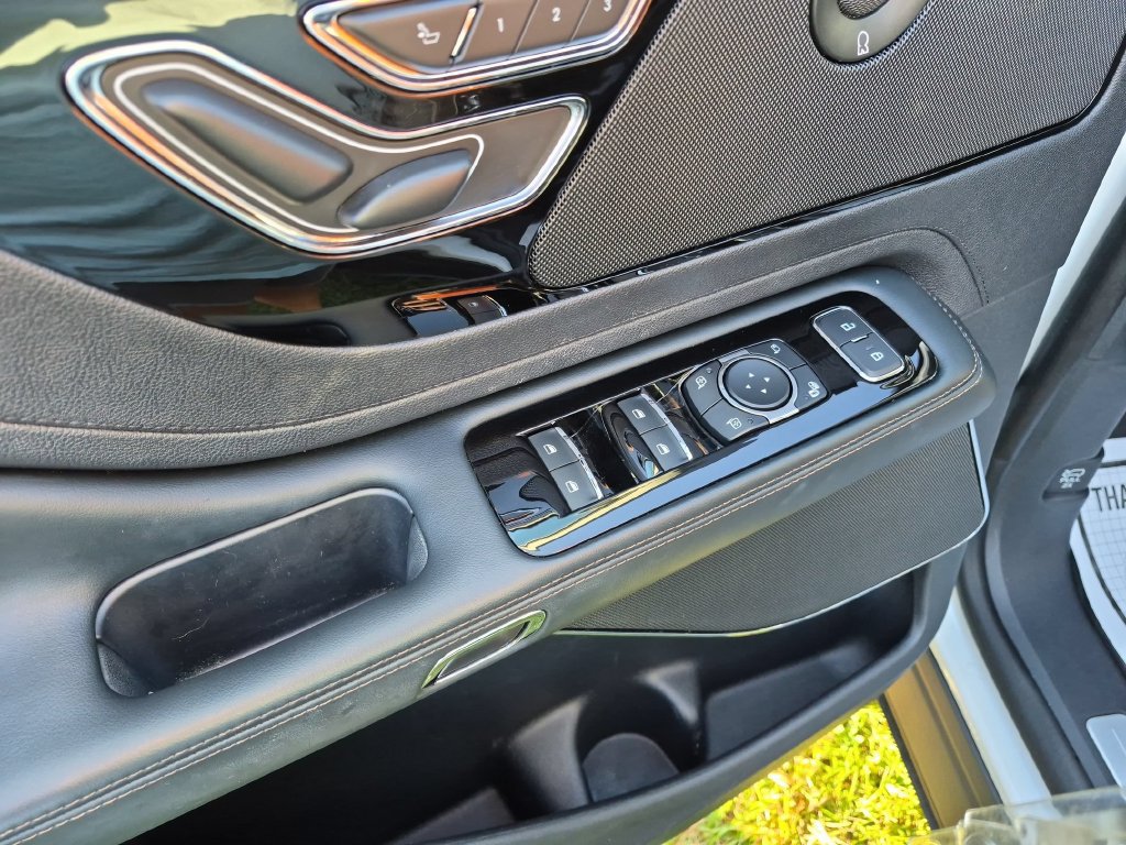 Used 2025 Lincoln Aviator AWD w/ Equipment Group 101A image 11