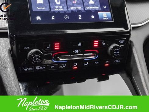 Used 2025 Jeep Grand Cherokee Altitude image 14