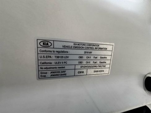 Used 2018 Kia Sorento LX w/ LX V6 Convenience Package image 23