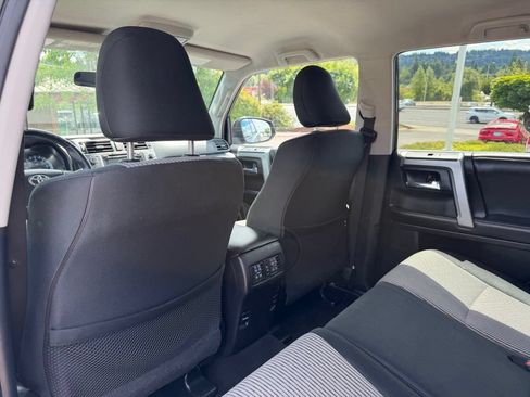 Used 2016 Toyota 4Runner SR5 AWD/4WD image 31