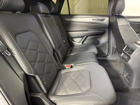 Used 2024 Volkswagen Atlas Cross Sport SE AWD/4WD image 29