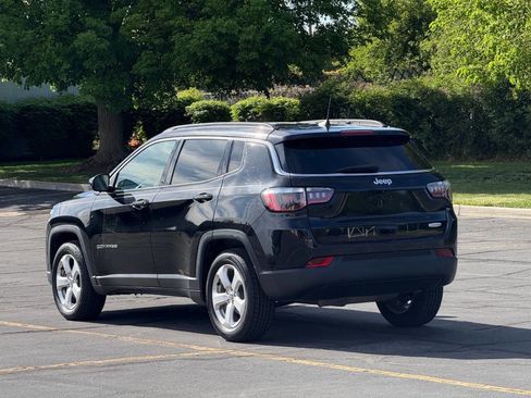 Used 2018 Jeep Compass Latitude w/ Popular Equipment Group FWD image 7