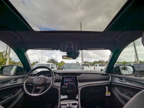 New 2025 Jeep Grand Cherokee L Altitude image 11