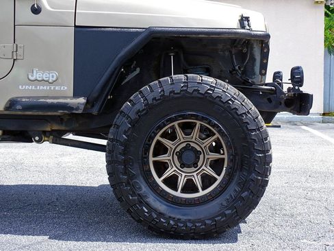 Used 2005 Jeep Wrangler Unlimited AWD/4WD image 14