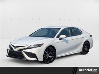Used 2021 Toyota Camry SE image 1