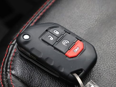Used 2021 Jeep Gladiator Rubicon AWD/4WD image 34
