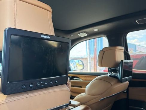 Used 2024 Jeep Grand Wagoneer Series III w/ HD Trailer Tow Package image 6