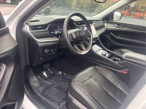 Used 2023 Jeep Grand Cherokee L Limited AWD/4WD image 8