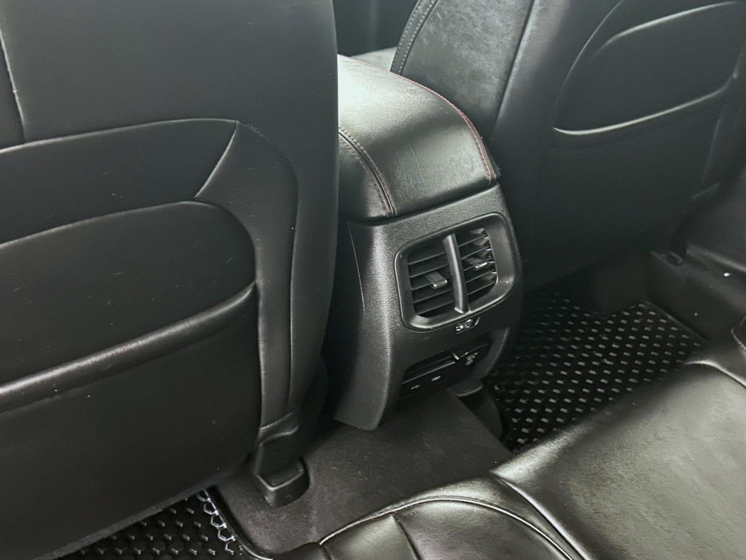 Used 2019 Jeep Cherokee Trailhawk w/ Comfort/Convenience Group AWD/4WD image 21