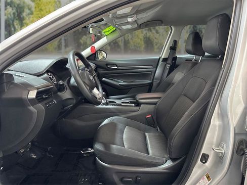 Used 2024 Nissan Altima 2.5 SV FWD image 9