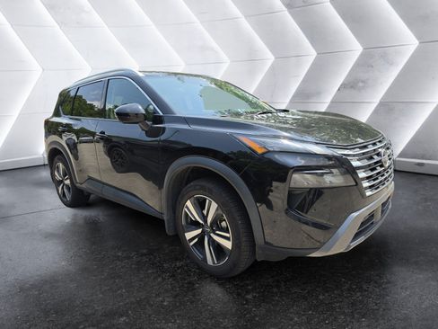 Used 2024 Nissan Rogue SL FWD image 1
