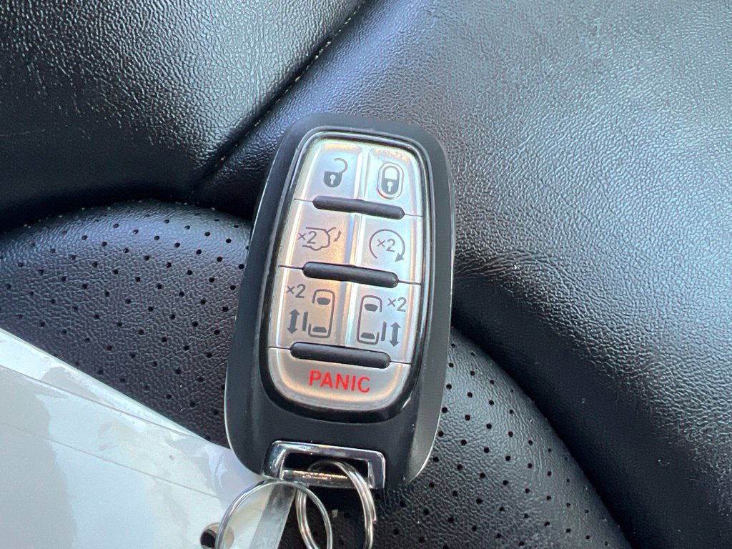 Used 2024 Chrysler Pacifica Touring-L FWD image 24
