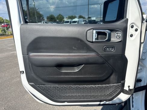 Used 2022 Jeep Gladiator Rubicon w/ LED Lighting Group AWD/4WD image 14