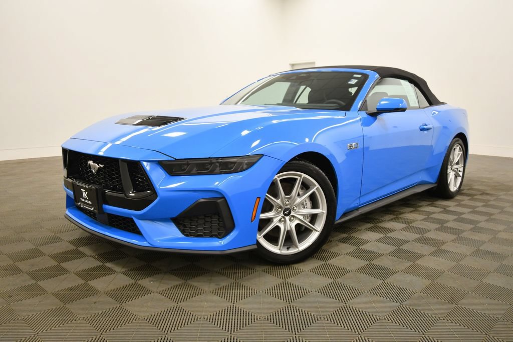 Used 2025 Ford Mustang GT Premium RWD image 2