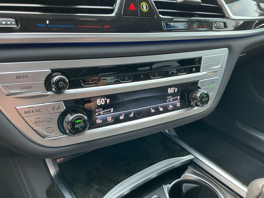 Used 2022 BMW 750i xDrive w/ Luxury Rear Seating Package AWD/4WD image 19