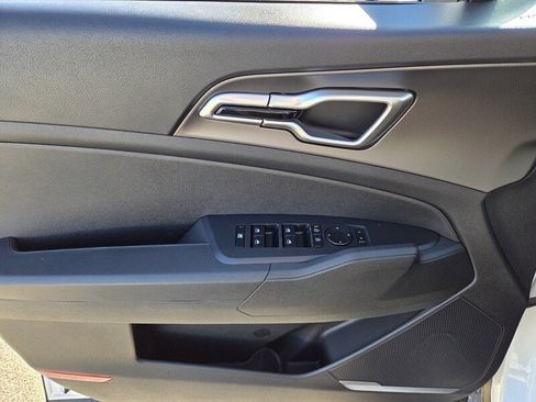 New 2026 Kia Sportage S image 9