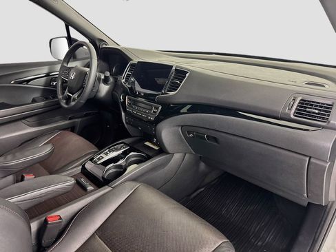Used 2022 Honda Pilot Black Edition image 32