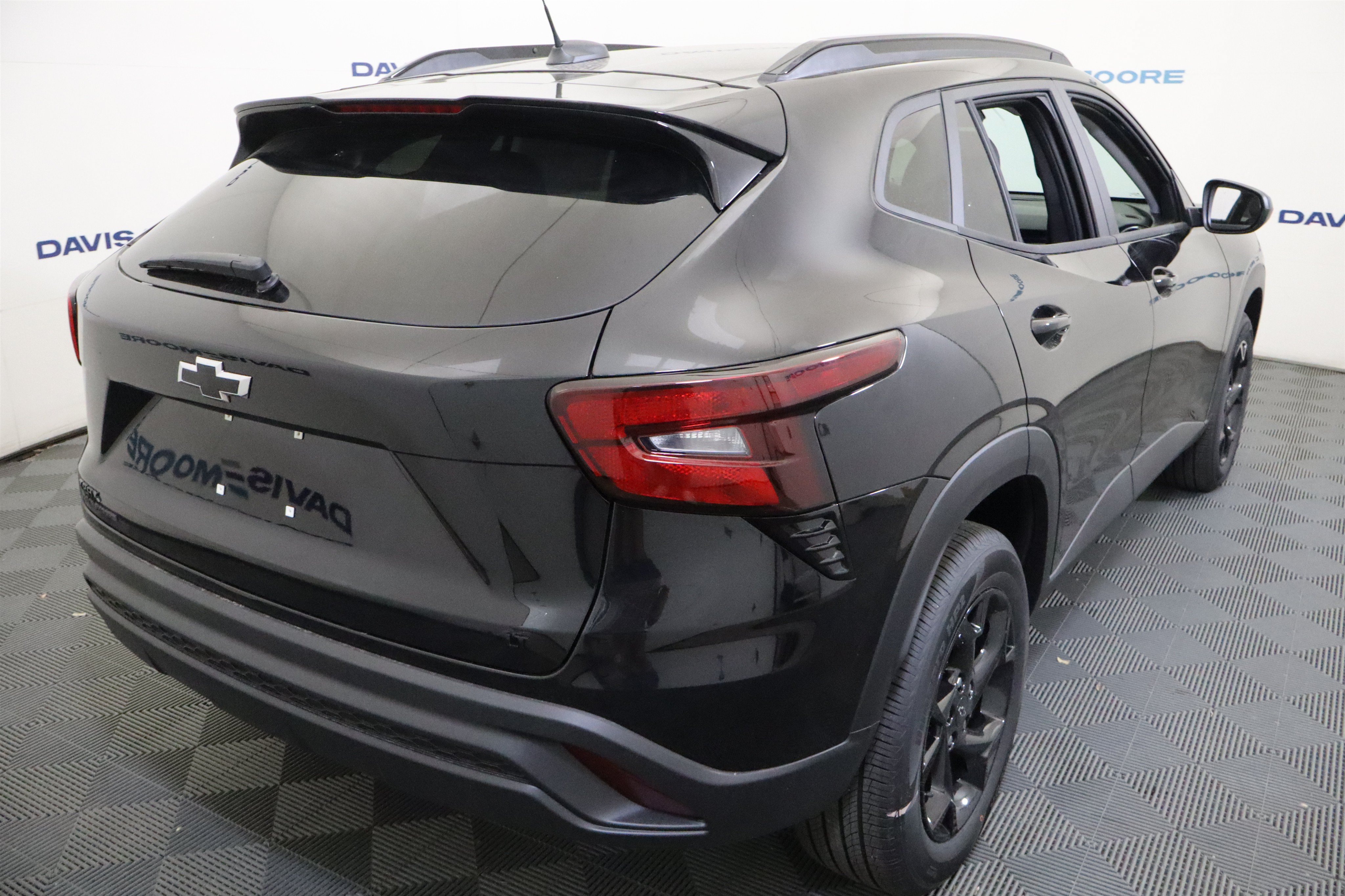 New 2026 Chevrolet Trax LT w/ Midnight Edition FWD image 6