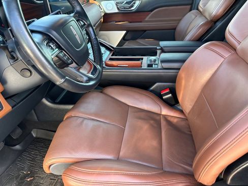 Used 2024 Lincoln Navigator Reserve image 11