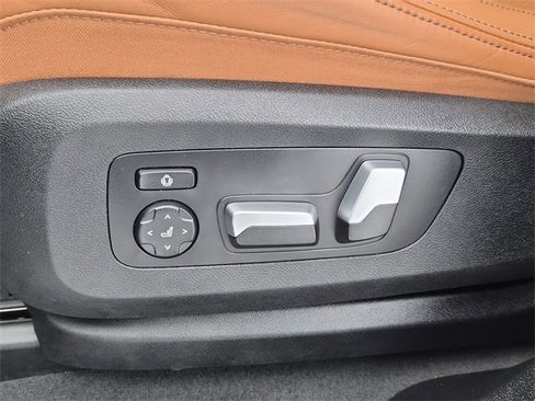 Used 2023 BMW X6 xDrive40i w/ M Sport Package image 19